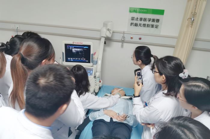 我院超声医学科开展“甲状腺及颈部淋巴结超声检查”学习班 (2).JPG
