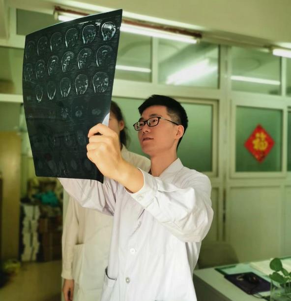 看苏州：突发！苏州90后医生在高铁上又出手了，这次更危急的是...-2.jpg