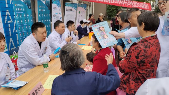 我院“世界卒中日”巡回义诊走进浒墅人家 (1).JPG