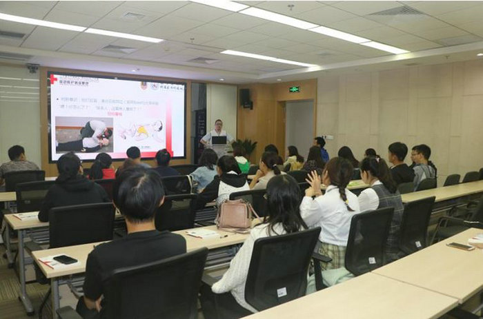 苏州科技城实小教师来院进行初级救护员培训 (1).JPG
