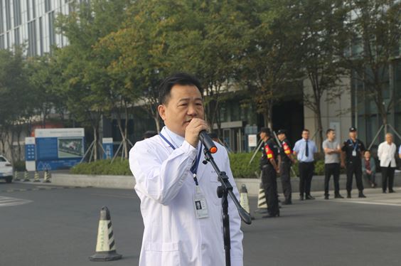 我院举行庆祝中华人民共和国成立70周年升国旗仪式 (1).JPG