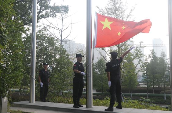 我院举行庆祝中华人民共和国成立70周年升国旗仪式 (2).JPG