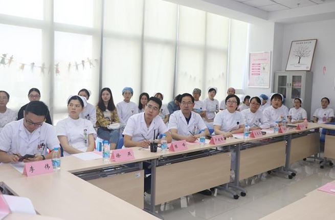 遇见·陪伴——我院成功举行2019年第三期护士读书报告会 (2).JPG