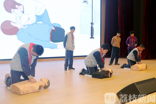 江苏广电·我苏网：1111，苏黔同启“第一时间救援”大型公益项目 (3).jpg