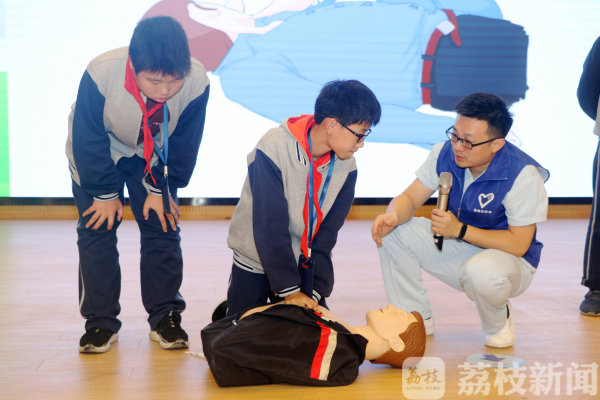 江苏广电·我苏网：1111，苏黔同启“第一时间救援”大型公益项目 (5).jpg