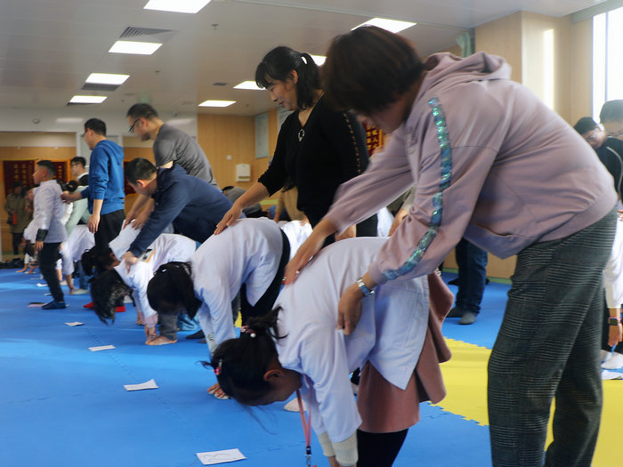 新华日报（交汇点）：在互动实践中检查脊柱侧弯 苏州科技城医院有妙招.jpg