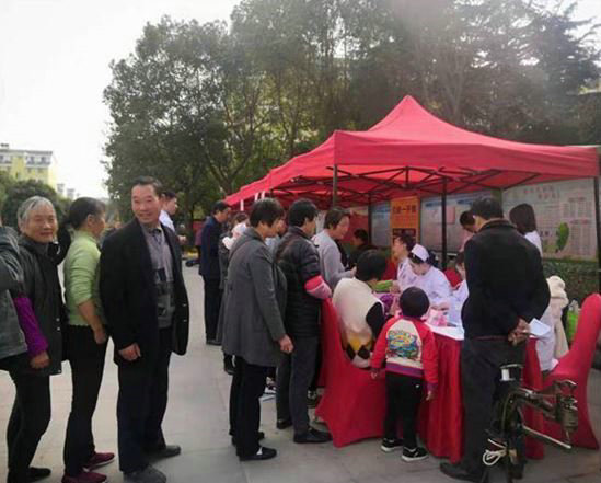 我院肾脏病专科主题义诊走进龙康社区 (2).JPG