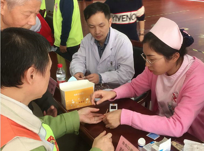 奉献爱心，公益助残——我院联合发起助残义诊 (3).JPG