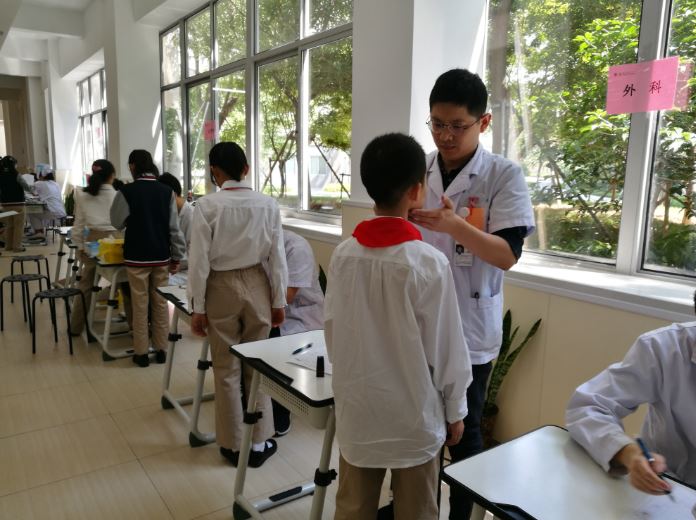 我院顺利完成2019年高新区中小学生健康体检工作2.jpg