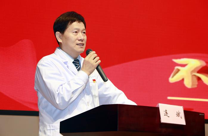 我院举行“不忘初心、牢记使命”主题教育吴孟超院士事迹报告会 (2).jpg