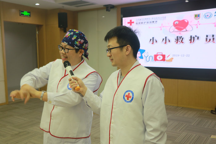 我院联动地方媒体与政务发布开展普及性救护课.jpg