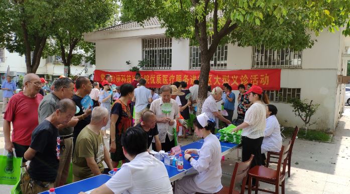 我院走进阳山街道第三站新鹿社区开展大型义诊活动 (2).JPG