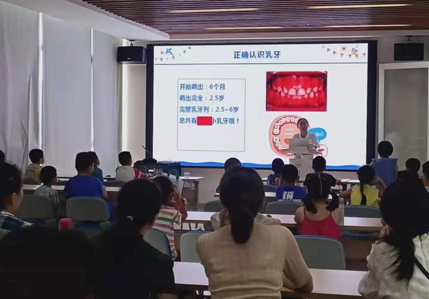 我院开展“成长的奥秘之医学体验课”暑期社会实践活动 (1).JPG