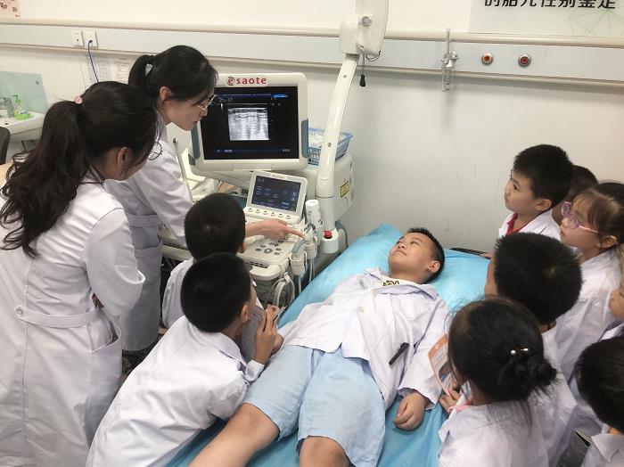 镇湖青年来院开展亲子医学体验课-4.jpg