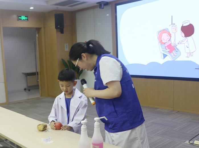 苏州科技城医院举办“开学第一课”之医学启蒙课堂-2.jpg