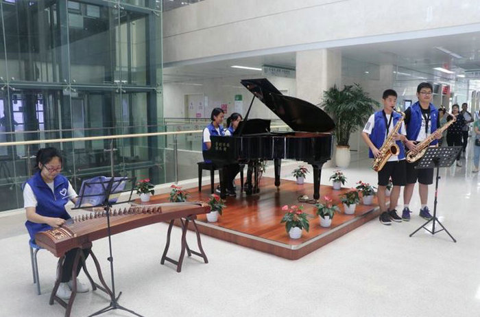 让音乐的温暖播撒在每个角落 我院举行中秋音乐会 (1).JPG