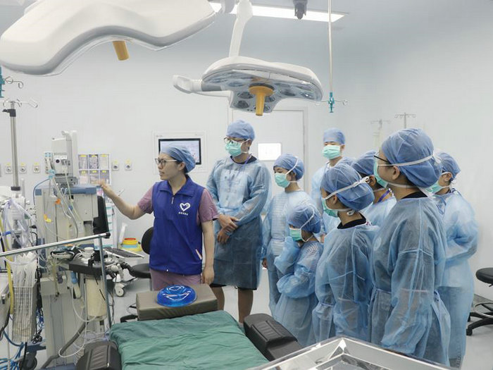 迎接镇痛周 新区初中学生家庭走进麻醉与疼痛 (3).JPG