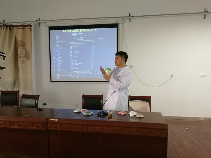 我院走进浒墅关镇苏钢社区开展庆国庆“糖尿病营养治疗”科普讲座 (2).jpg