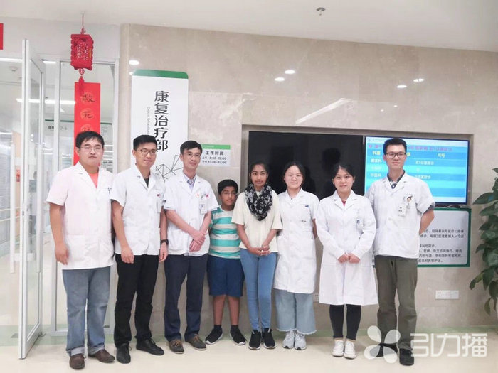 苏报集团（引力播）：自幼“左手缺席”，英国姑娘在苏州重燃康复希望.jpg