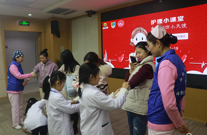 打造伤口护理服务品牌，我院开展“护伤小天使”科普课堂3.png