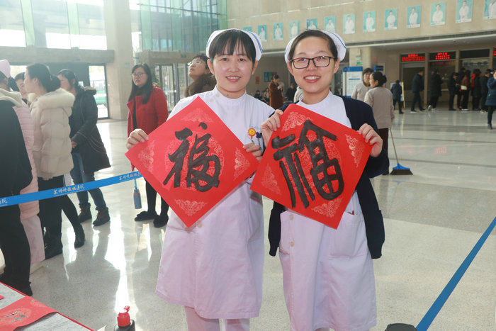 新华日报（交汇点）：“原创”春联为百姓送去春节祝福 苏州科技城医院创新“玩法”传递浓浓年味 (2).JPG