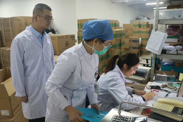 竭尽全力让应急防控“粮草”充足，这背后有他们2.jpg