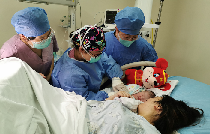 在疫情里迎接“新生”，我院降生“鼠宝宝”上双.png