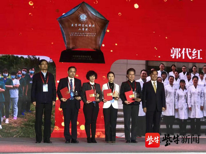 扬子晚报(紫牛新闻):全国仅6个!苏州一团队获得全国医学科技奖.jpg 扬子晚报(紫牛新闻):全国仅6个!苏州一团队获得全国医学科技奖.jpg