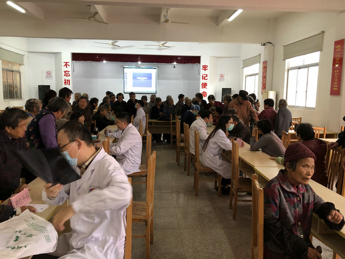 “医体融合，预防卒中”大型义诊活动走进光福迂里村 (2).jpg