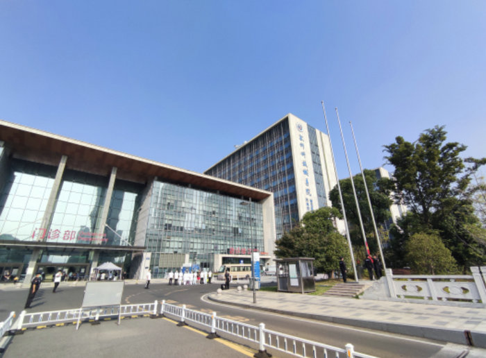 喜迎建国71周年——我院举行升国旗仪式.jpg