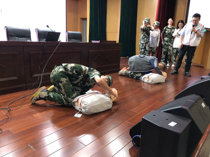  “第一时间救援”走进新区一中（汾湖路校区） (2).jpg