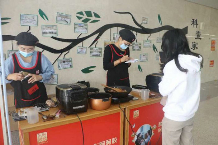 新苏网:秋冬进补正当时 苏州科技城医院第五届膏方节启幕3.jpg 新苏网:秋冬进补正当时 苏州科技城医院第五届膏方节启幕3.jpg