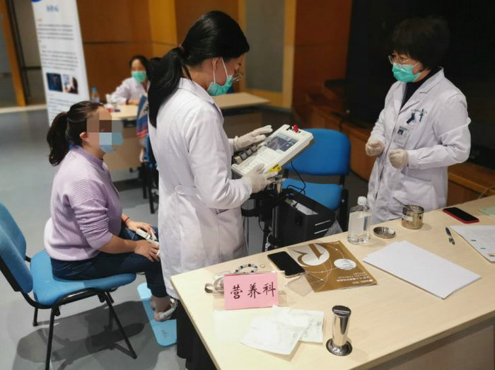 精准义诊，高效服务！我院专家义诊团走进审协江苏中心2.JPG