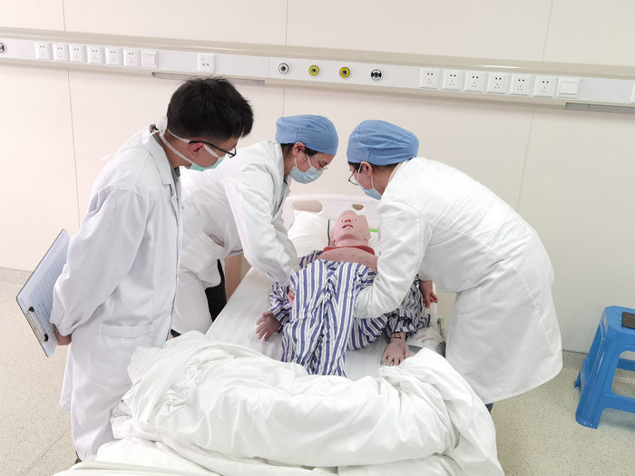 临床能力培训中心组织南医大实习生模拟OSCE考核2.jpg