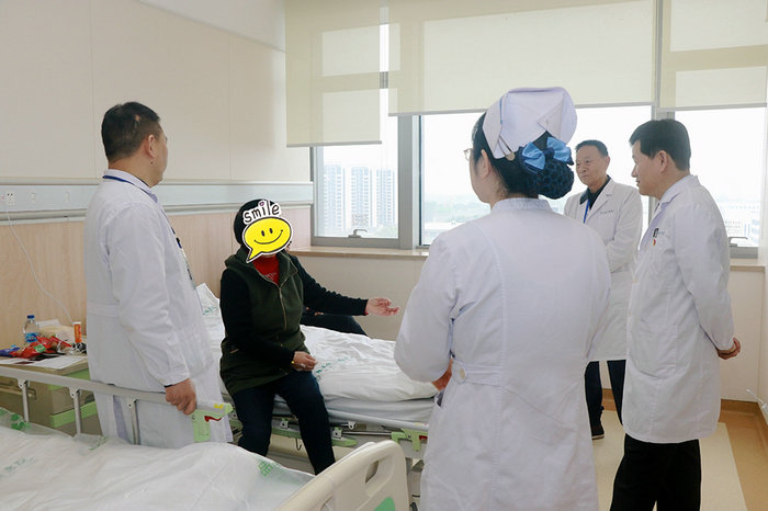贴心服务暖人心 启东老干部为这家医院点赞！ (1).jpg