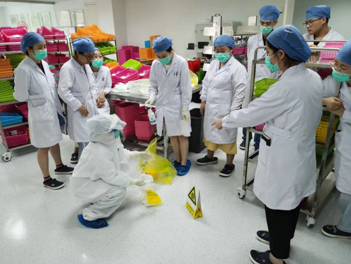 喜报！我院静配中心顺利通过江苏省卫健委专家组评审验收3.jpg
