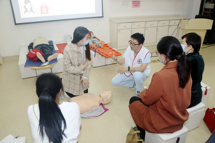 苏州市妇联巾帼公益园项目交流暨救护培训在我院举行4.jpg