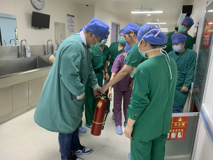 我院手术室组织开展消防应急演练活动 (1).jpg