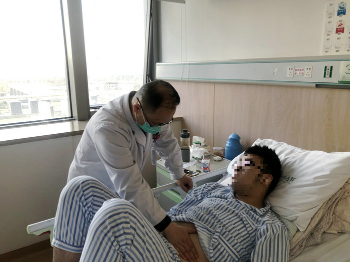 17岁小伙便血近1000毫升 医生提醒小心这种菌！ (1).jpeg