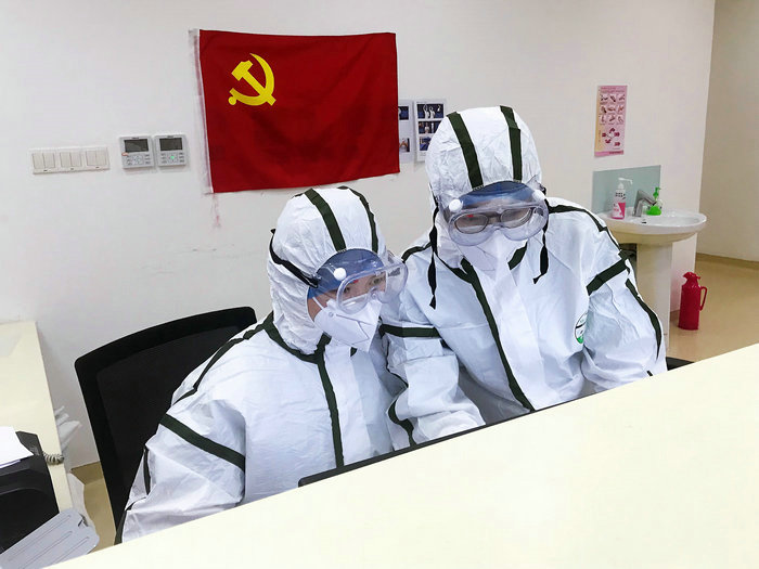 “妈妈，早日回家”——写给在隔离区的护士妈妈 (2).jpg