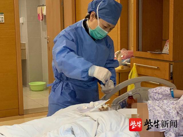 扬子晚报（紫牛新闻）：“没能看清你的样子，但我知道你是一个好医生” ，苏州医生收到孕妇发来的暖心短信.jpg