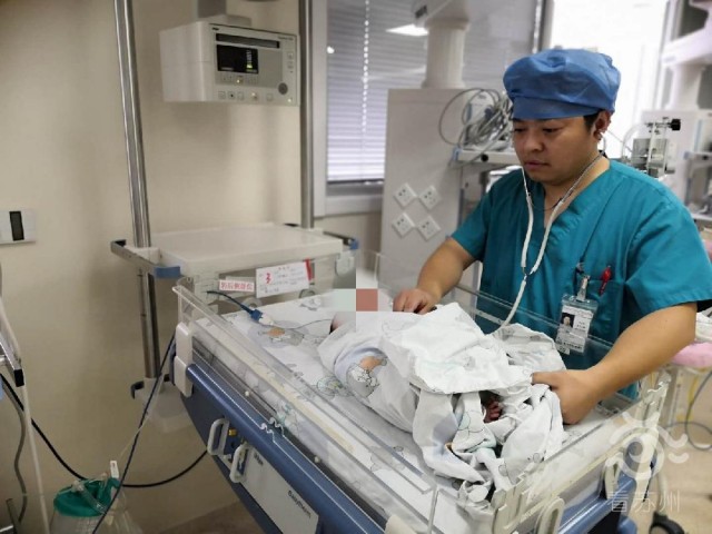 看苏州：战疫里的NICU：苏州“临时爸爸”和他的76个“宝宝”10.jpg
