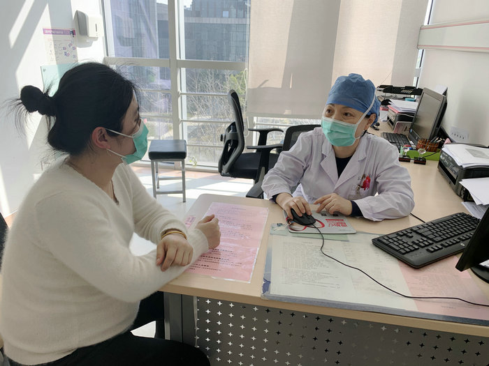 疫情期间，妇产科专家提醒定期产期要重视.jpg