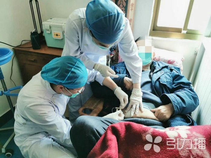 苏报集团（引力播）：居家腹透做得规范吗？白衣天使“家访”指导2.jpg
