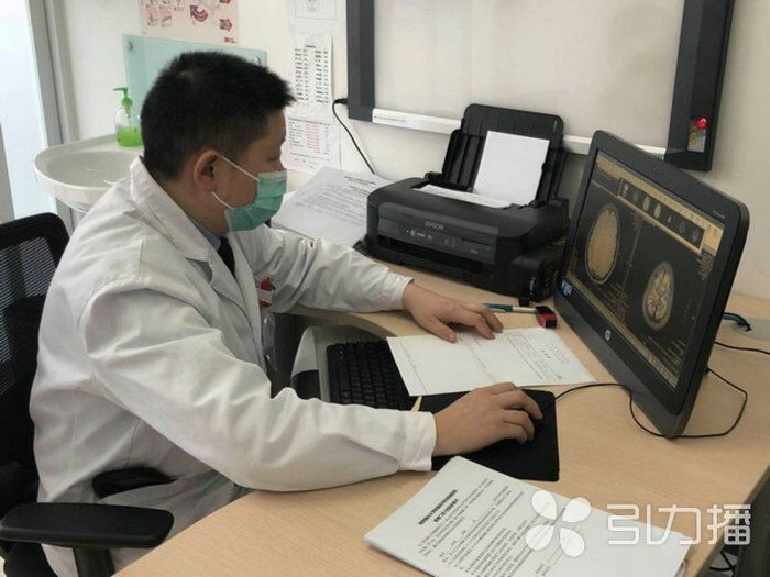 苏报集团（引力播）：走路不利索就是中风？也可能是帕金森病！.jpg