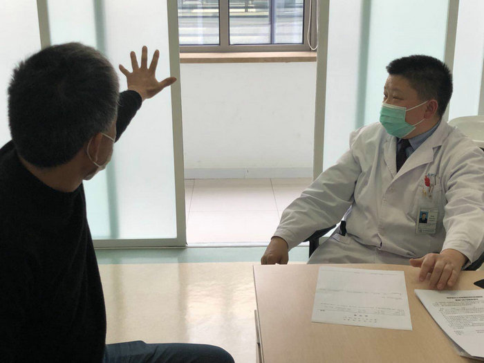 不好走路，真的是中风吗？可能是帕金森病！ (2).jpg