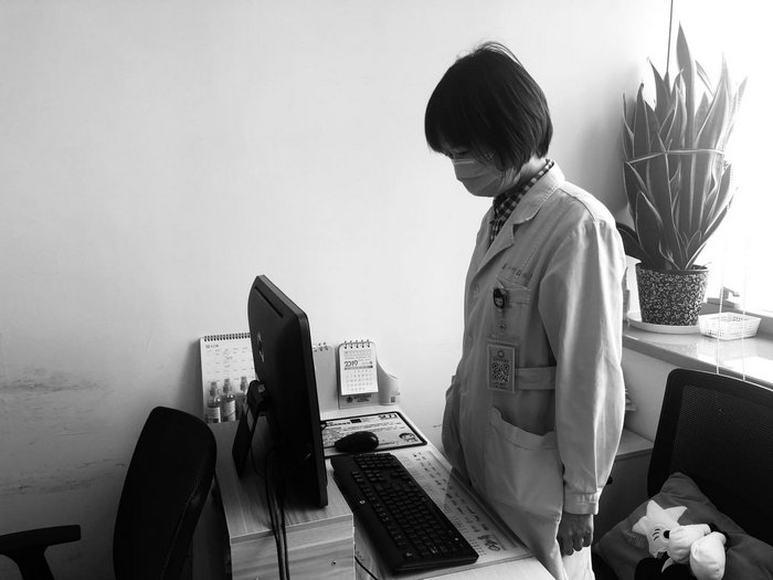 举国哀悼苏州科技城医院医务人员静立默哀 (6).jpg