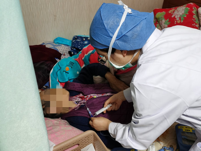 上门为癌痛患者解烦忧 “茉莉花”志愿者在行动.jpg