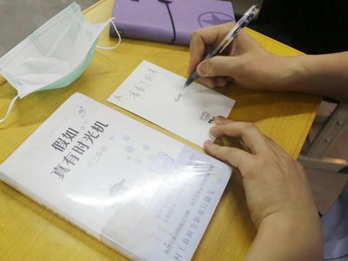 阅读传承五四精神，他们用青春点亮苏城夜空 (4).jpg