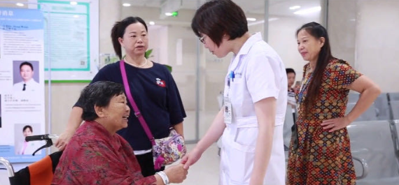 学习强国:劳模精神|史肖华:“老黄牛”医生随叫随到 三十年医路彰显大爱.png 学习强国:劳模精神|史肖华:“老黄牛”医生随叫随到 三十年医路彰显大爱.png